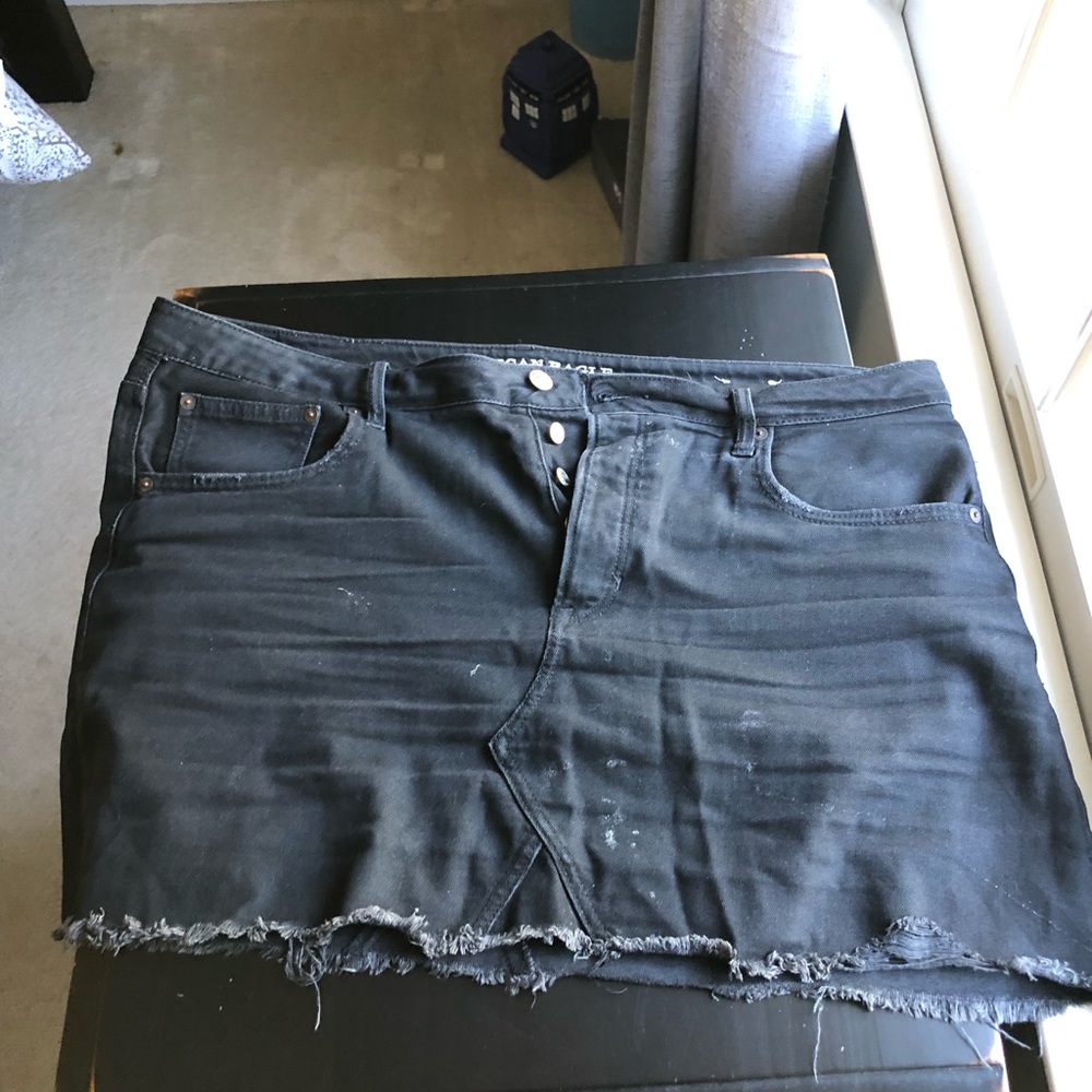 Black jean American eagle skirt